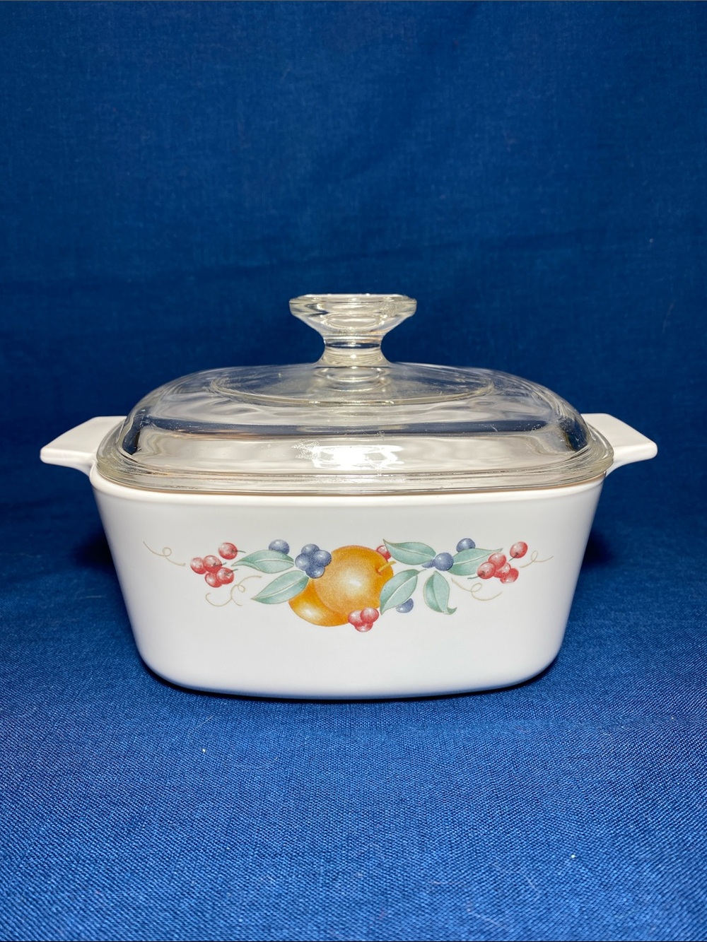 Corningware Vintage 1.5 liter Casserole A-1.5L in Abundance pattern with lid